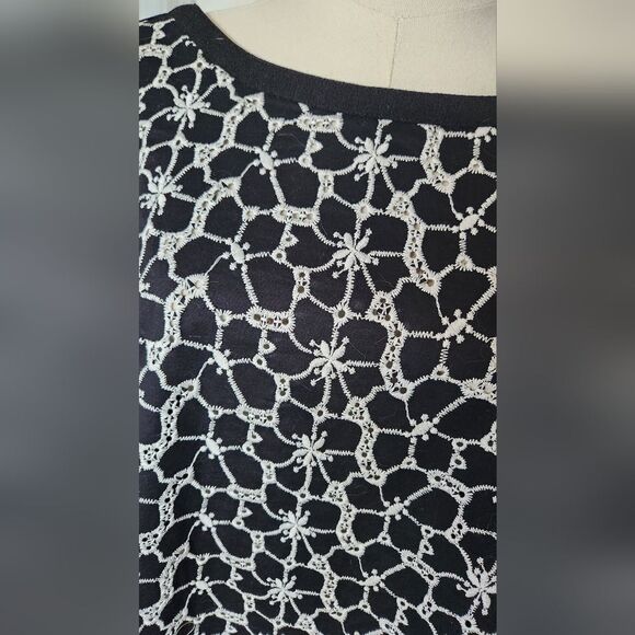 Ann Taylor black and white top - Size 10 - Picture 7 of 7